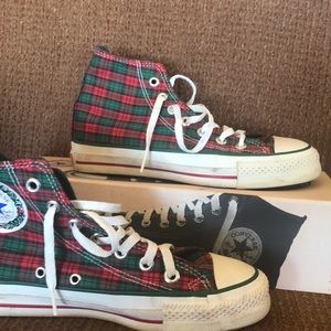 1990s vintage Christmas converse high tops